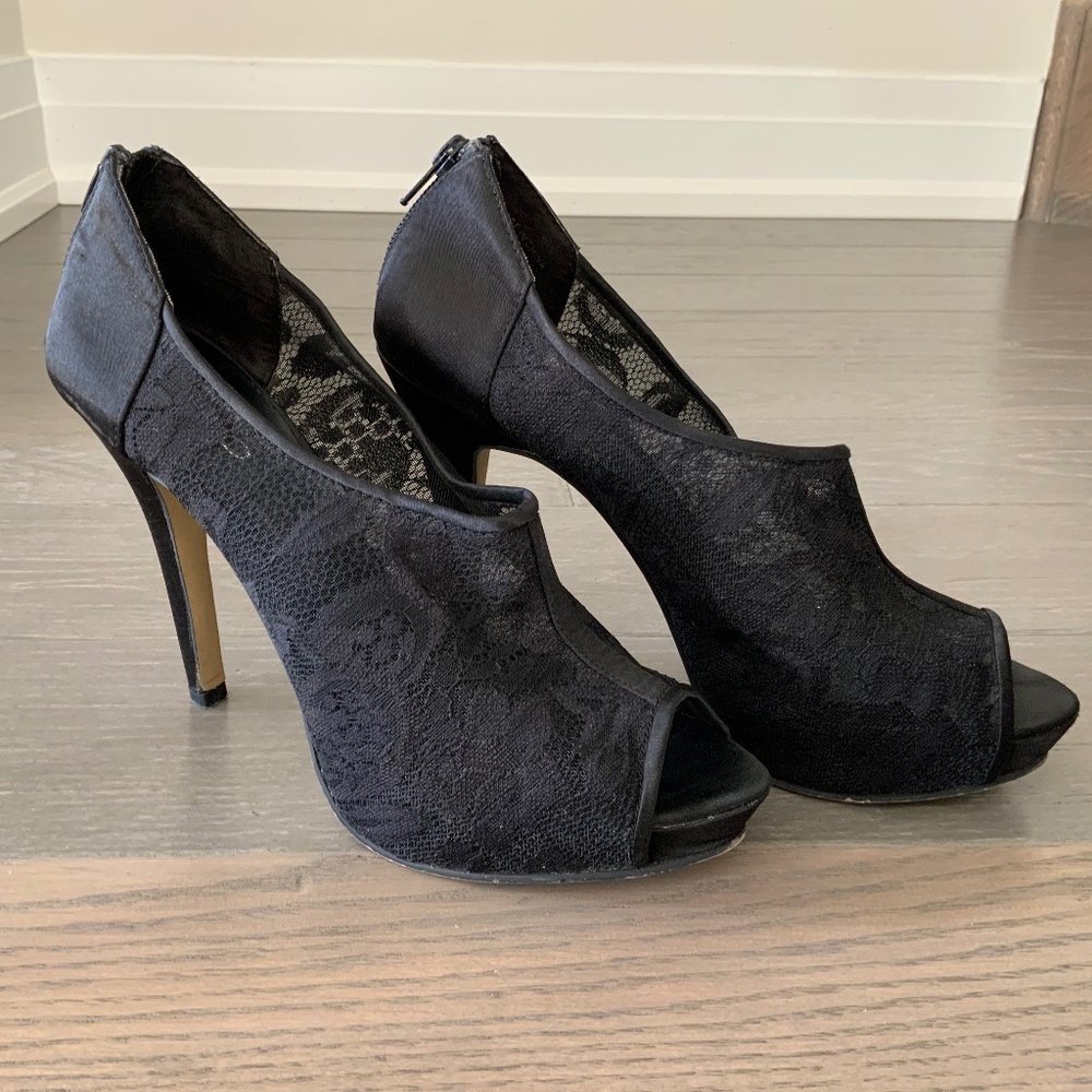 Aldo, Lace Platform Heel, Size US 9